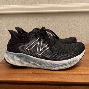 New balance size 9.5 D/W black & white. Style# W1080V11 1D in fresh foam 1080.